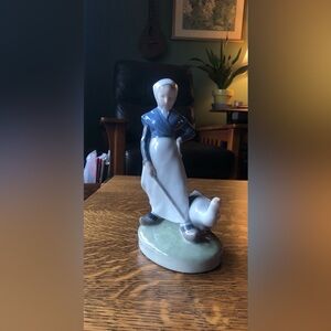 Royal Copenhagen Porcelain Figurine Girl With Goose #528 Vintage